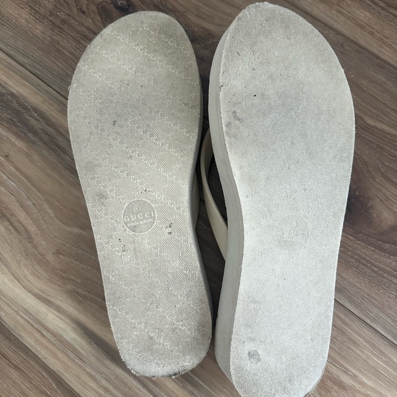 Gucci Chevron Cream Sandals - Picture 2 of 6